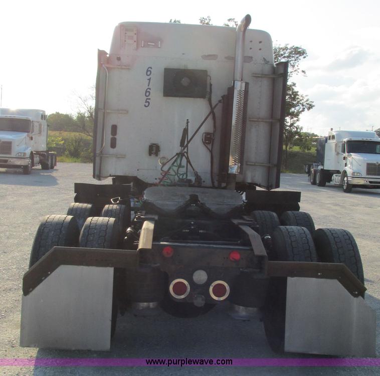 image for item L5274 2005 Freightliner Columbia semi truck