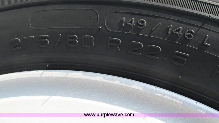 image for item L5274 2005 Freightliner Columbia semi truck