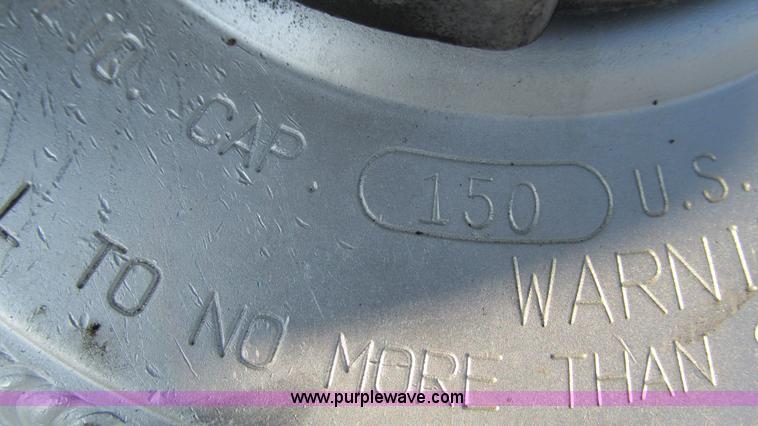 image for item L5274 2005 Freightliner Columbia semi truck