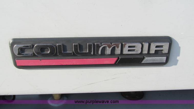 image for item L5274 2005 Freightliner Columbia semi truck