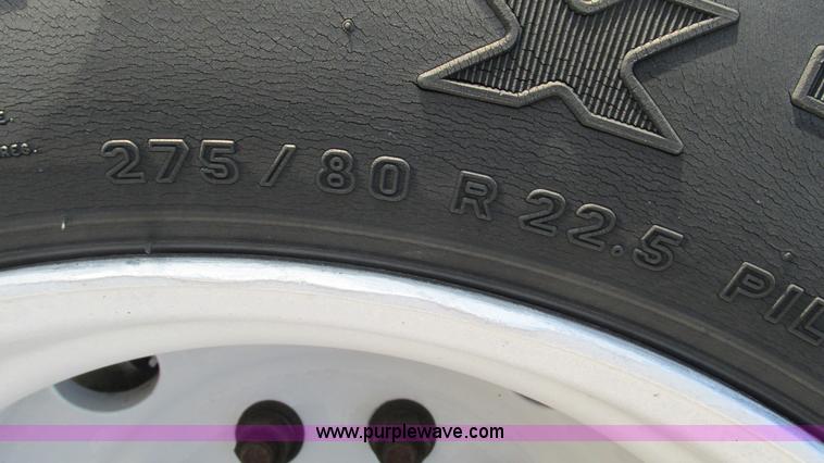 image for item L5274 2005 Freightliner Columbia semi truck