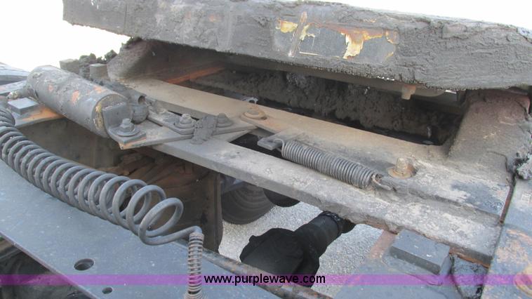 image for item L5274 2005 Freightliner Columbia semi truck