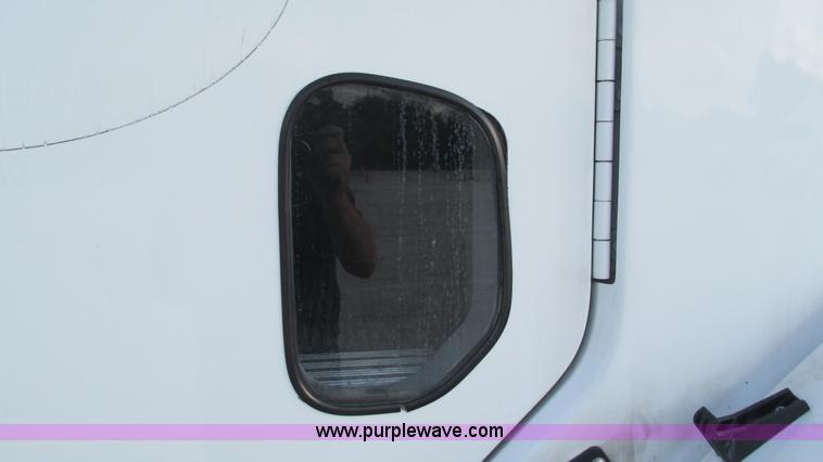 image for item L5274 2005 Freightliner Columbia semi truck