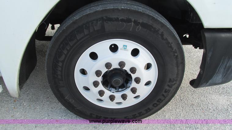 image for item L5274 2005 Freightliner Columbia semi truck