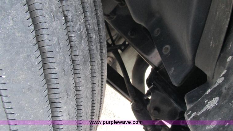 image for item L5274 2005 Freightliner Columbia semi truck