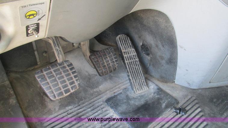 image for item L5274 2005 Freightliner Columbia semi truck