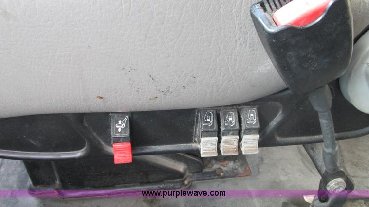 image for item L5274 2005 Freightliner Columbia semi truck