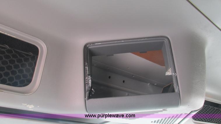 image for item L5274 2005 Freightliner Columbia semi truck