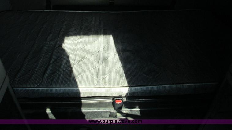 image for item L5274 2005 Freightliner Columbia semi truck