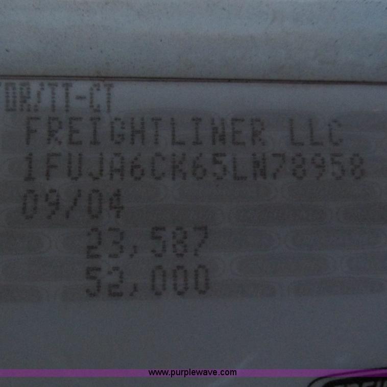 image for item L5274 2005 Freightliner Columbia semi truck