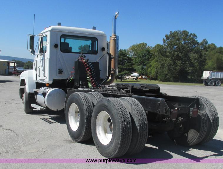 image for item L5285 1994 Mack CH613 semi truck