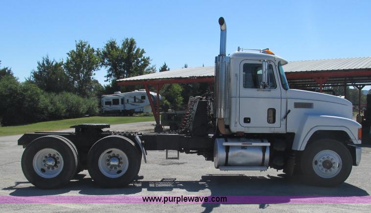 image for item L5285 1994 Mack CH613 semi truck