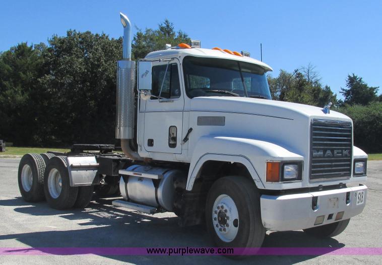 image for item L5285 1994 Mack CH613 semi truck