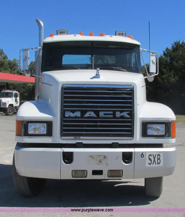 image for item L5285 1994 Mack CH613 semi truck