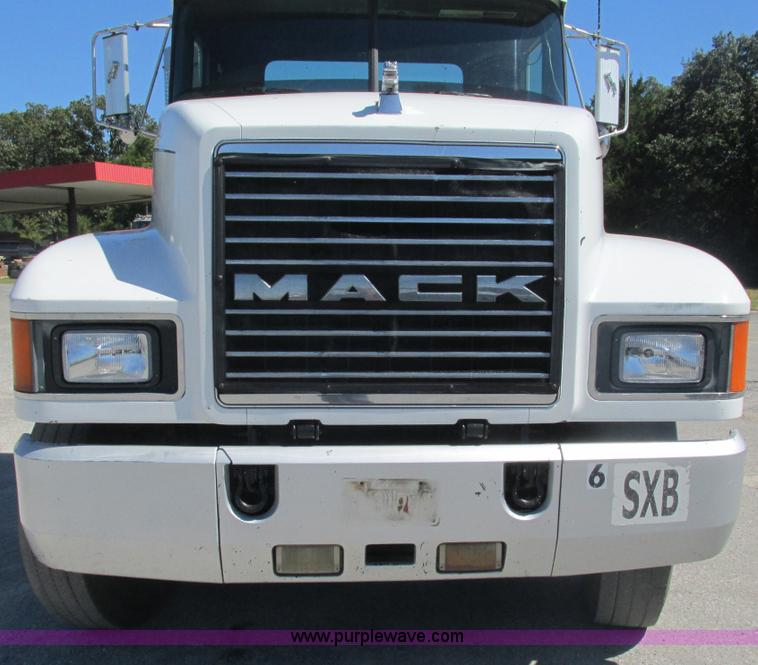 image for item L5285 1994 Mack CH613 semi truck