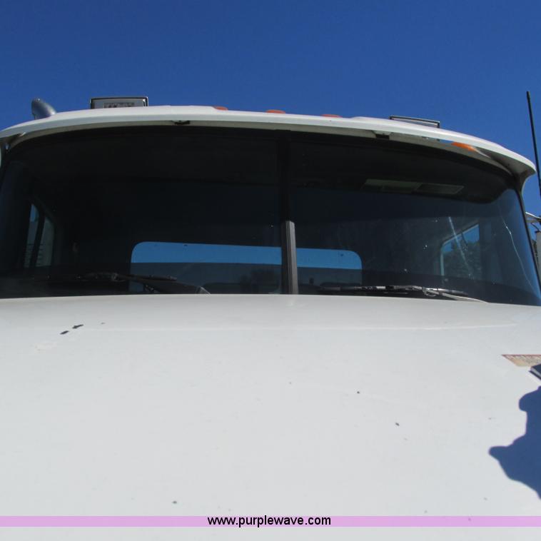 image for item L5285 1994 Mack CH613 semi truck