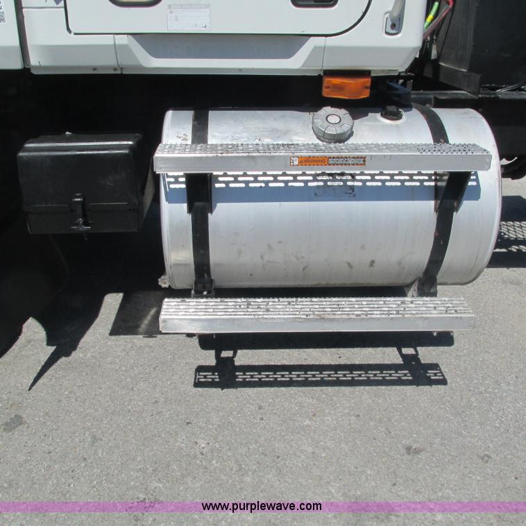 image for item L5285 1994 Mack CH613 semi truck