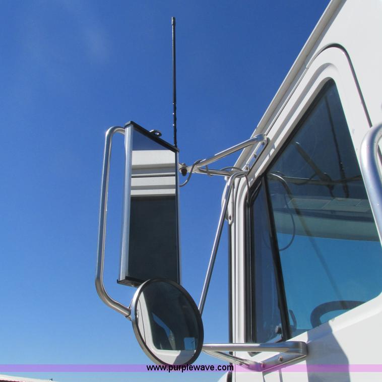 image for item L5285 1994 Mack CH613 semi truck