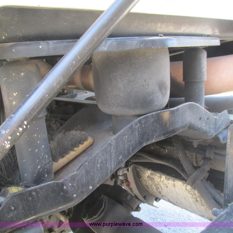 image for item L5285 1994 Mack CH613 semi truck