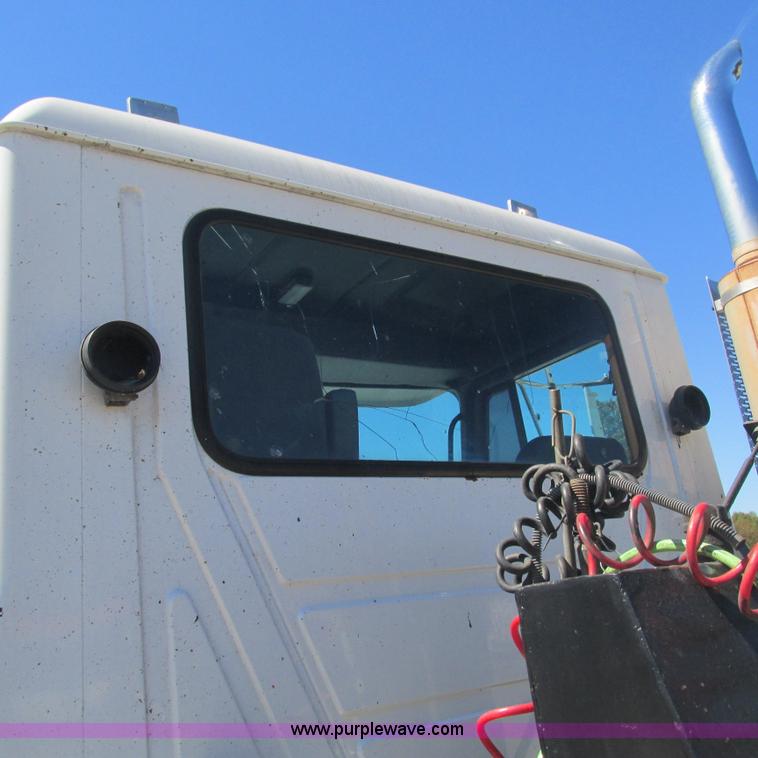 image for item L5285 1994 Mack CH613 semi truck