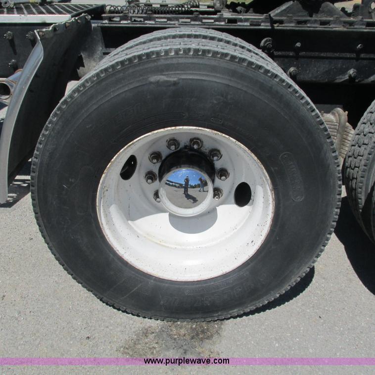 image for item L5285 1994 Mack CH613 semi truck