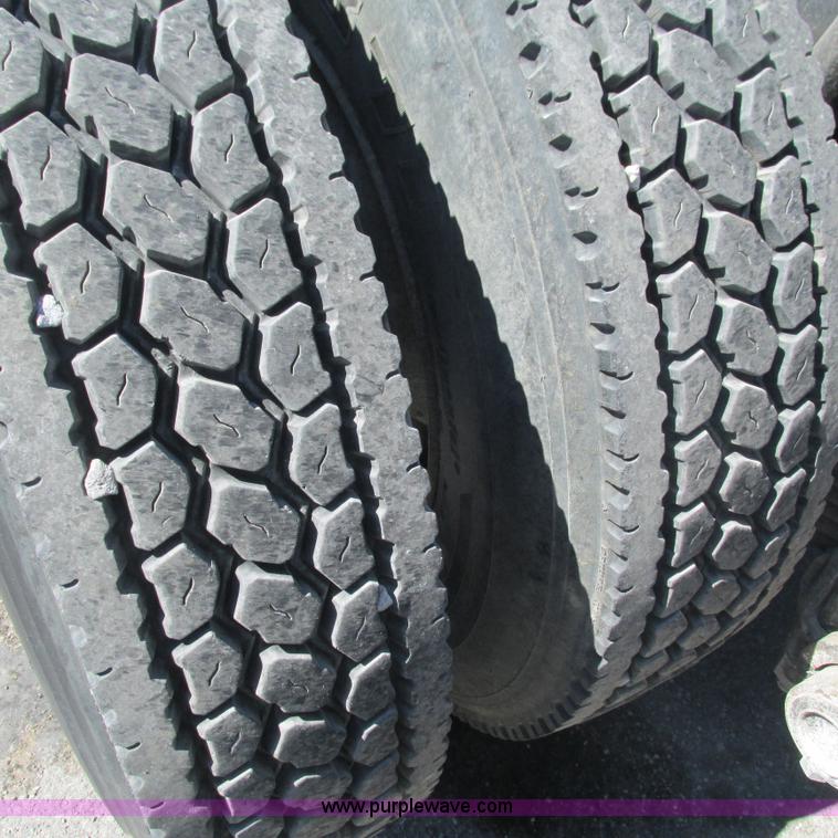 image for item L5285 1994 Mack CH613 semi truck