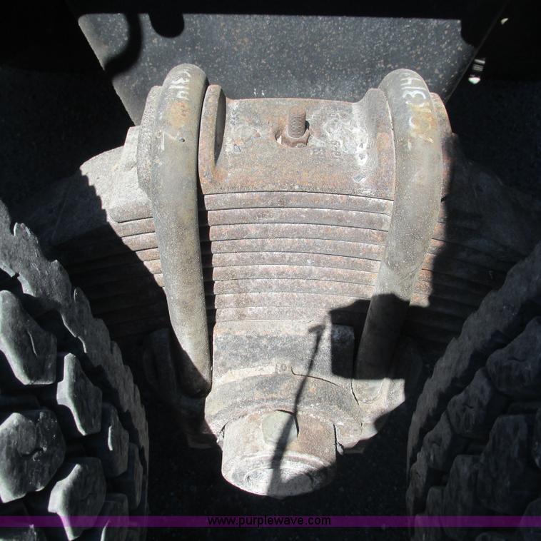 image for item L5285 1994 Mack CH613 semi truck