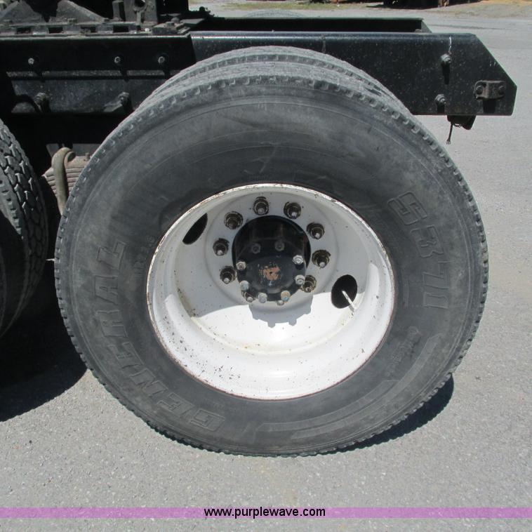 image for item L5285 1994 Mack CH613 semi truck