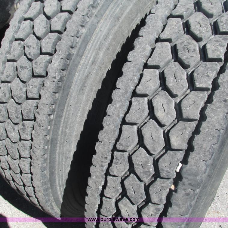 image for item L5285 1994 Mack CH613 semi truck