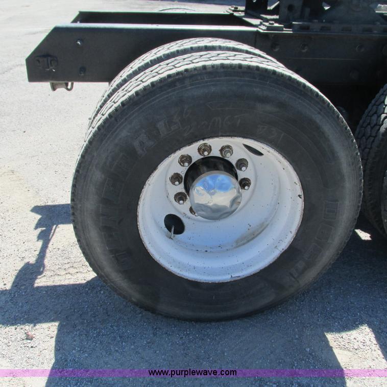 image for item L5285 1994 Mack CH613 semi truck