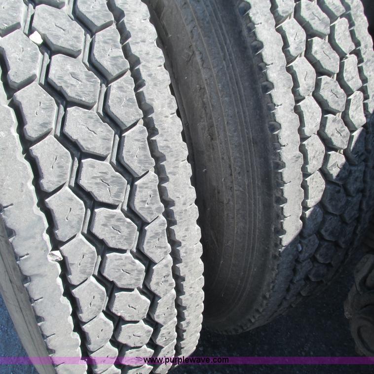 image for item L5285 1994 Mack CH613 semi truck