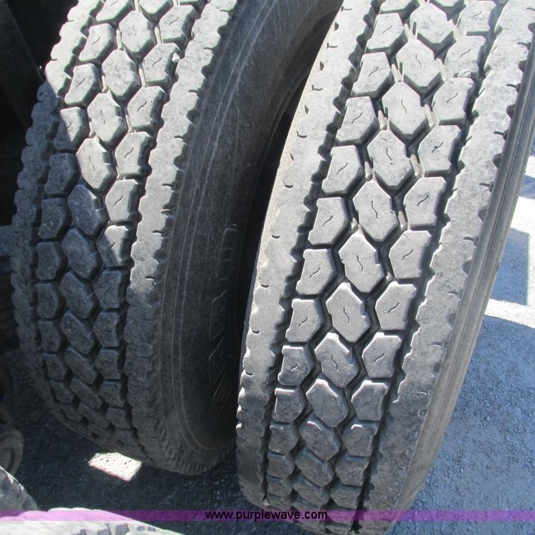 image for item L5285 1994 Mack CH613 semi truck