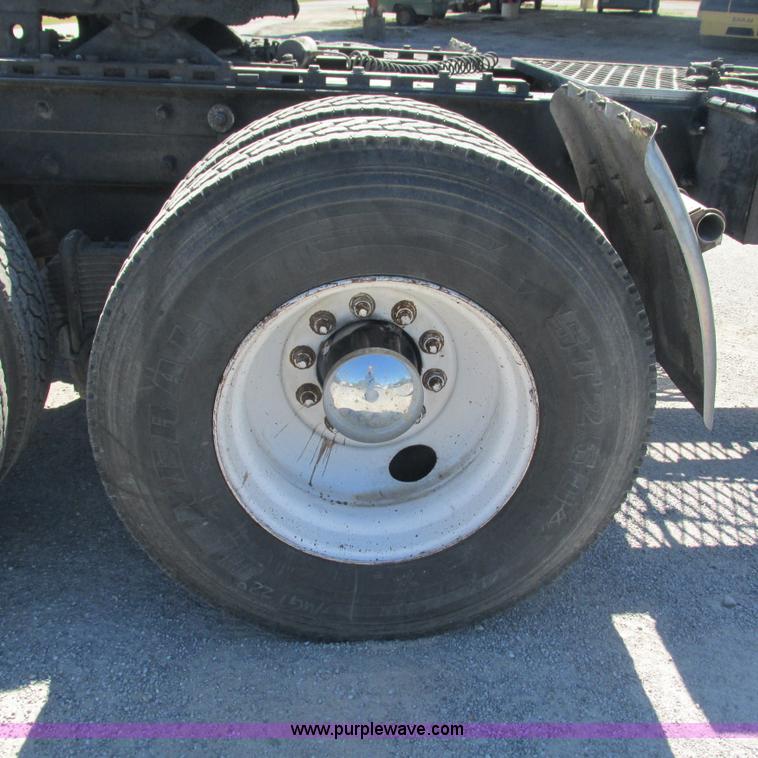 image for item L5285 1994 Mack CH613 semi truck