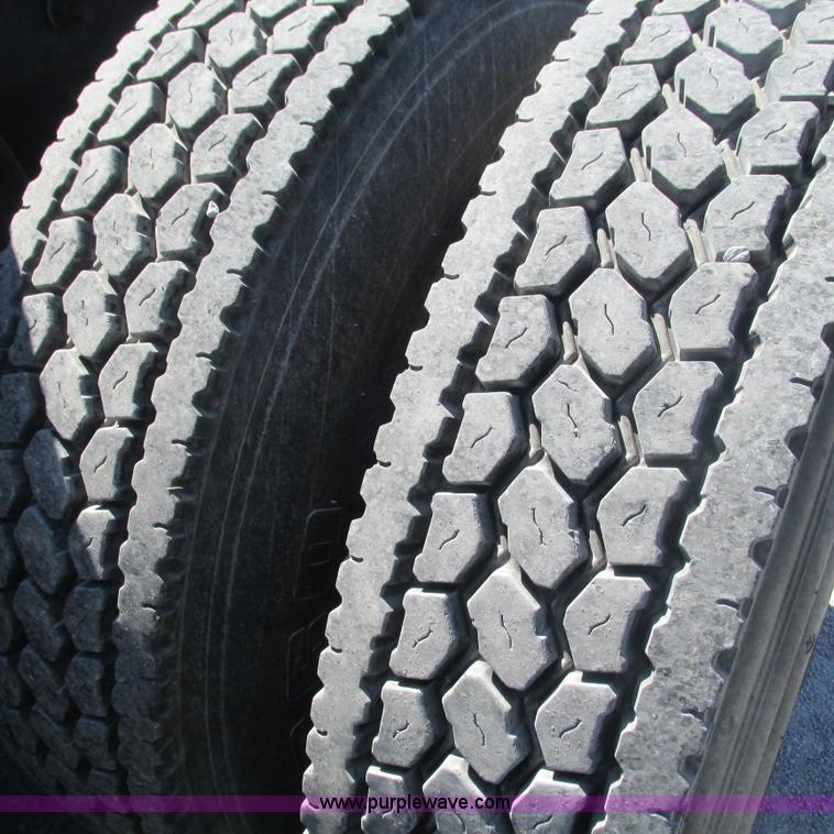 image for item L5285 1994 Mack CH613 semi truck