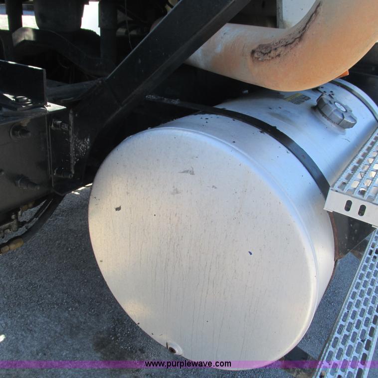 image for item L5285 1994 Mack CH613 semi truck