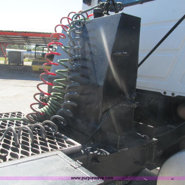 image for item L5285 1994 Mack CH613 semi truck