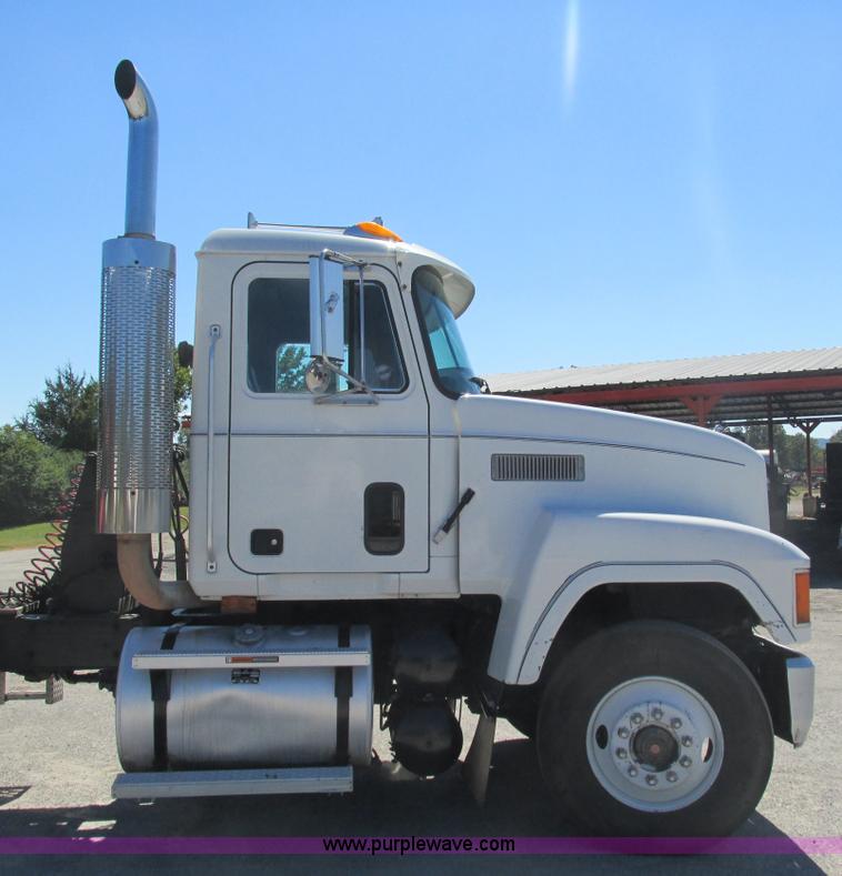 image for item L5285 1994 Mack CH613 semi truck