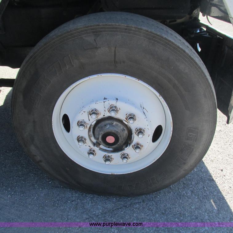 image for item L5285 1994 Mack CH613 semi truck