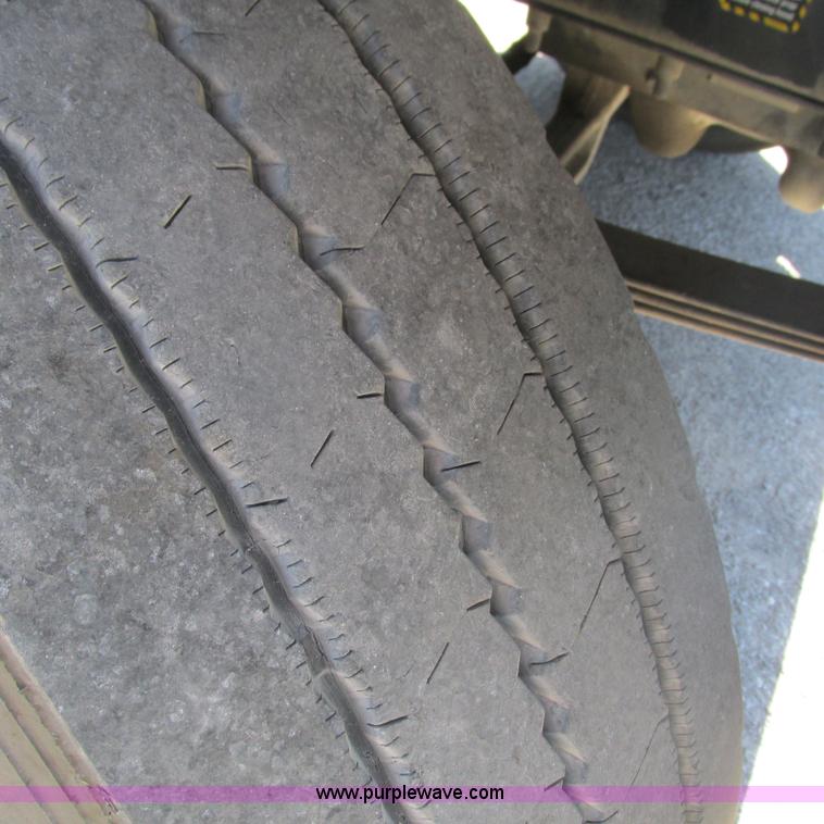 image for item L5285 1994 Mack CH613 semi truck