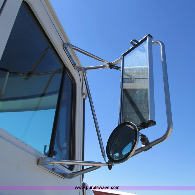 image for item L5285 1994 Mack CH613 semi truck