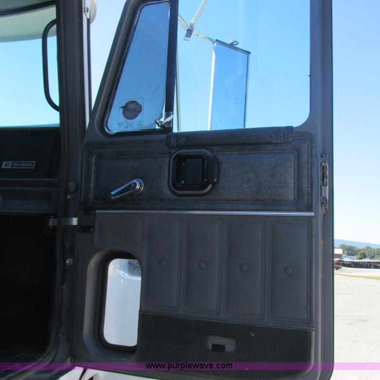 image for item L5285 1994 Mack CH613 semi truck