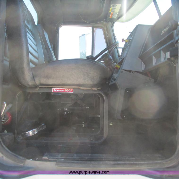 image for item L5285 1994 Mack CH613 semi truck