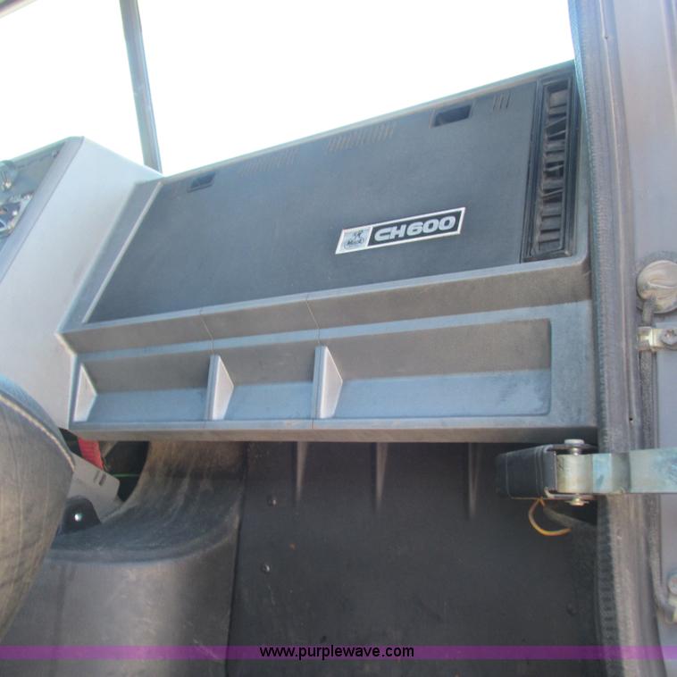 image for item L5285 1994 Mack CH613 semi truck