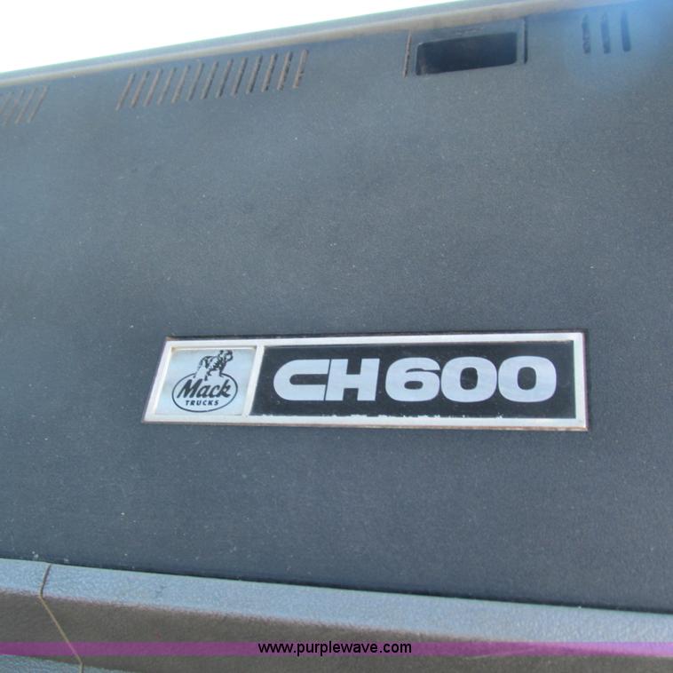 image for item L5285 1994 Mack CH613 semi truck