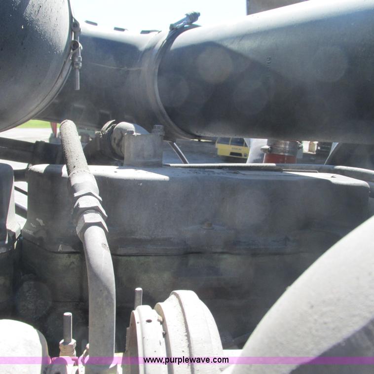 image for item L5285 1994 Mack CH613 semi truck