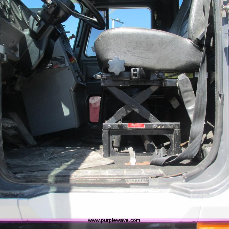 image for item L5285 1994 Mack CH613 semi truck