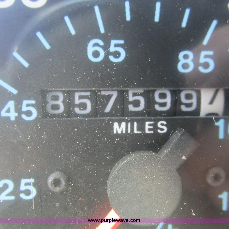 image for item L5285 1994 Mack CH613 semi truck