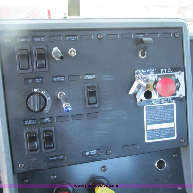 image for item L5285 1994 Mack CH613 semi truck