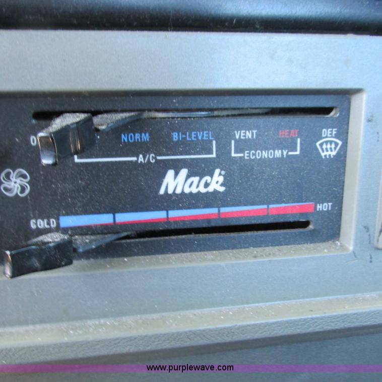 image for item L5285 1994 Mack CH613 semi truck