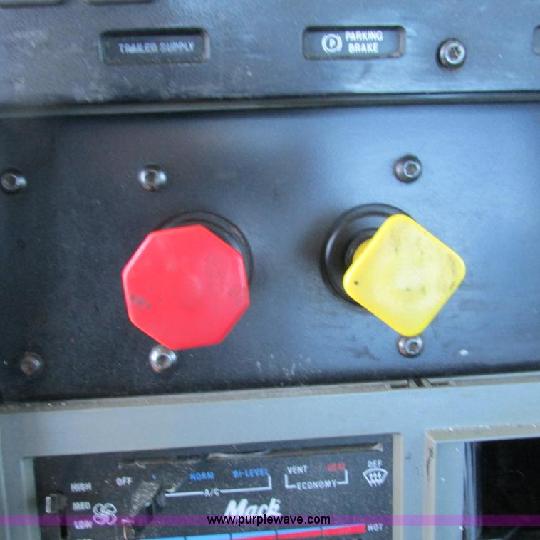 image for item L5285 1994 Mack CH613 semi truck